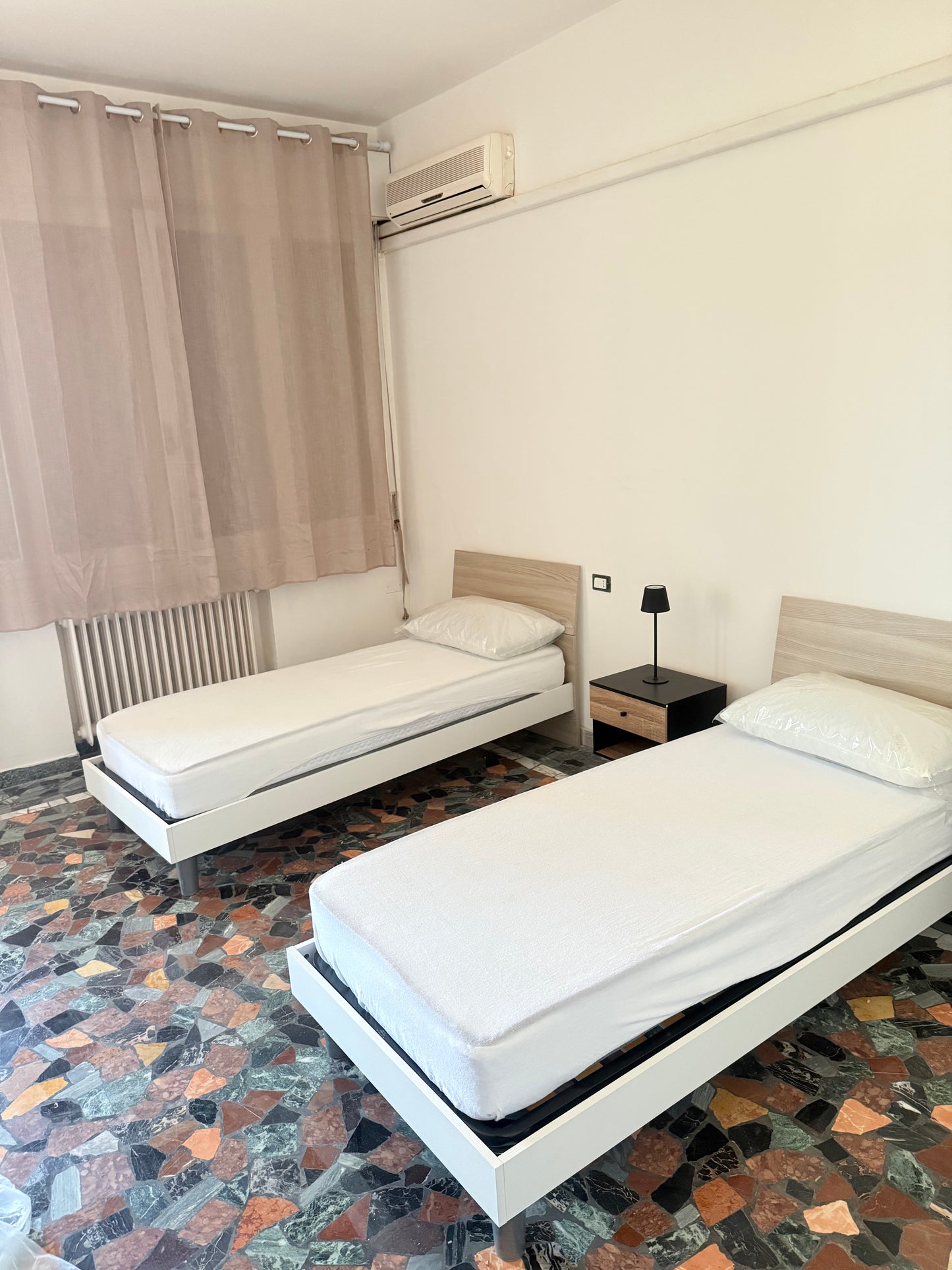 Stanza doppia Via Piovese 105