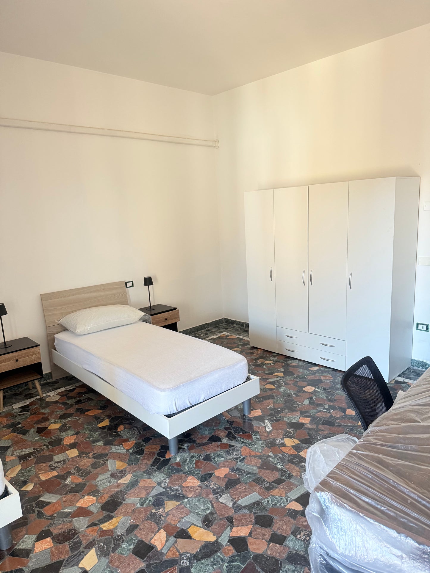 Stanza doppia Via Piovese 105