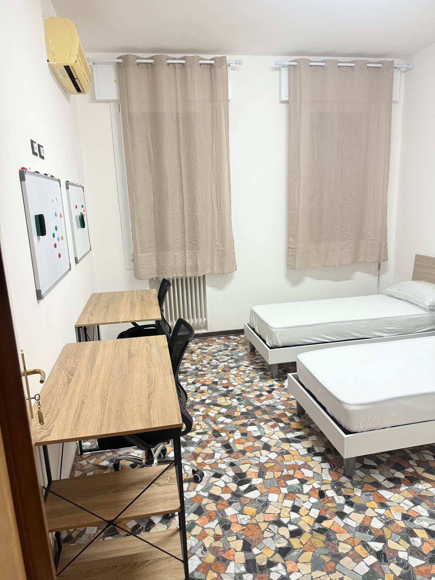 Stanza doppia Via Piovese 105